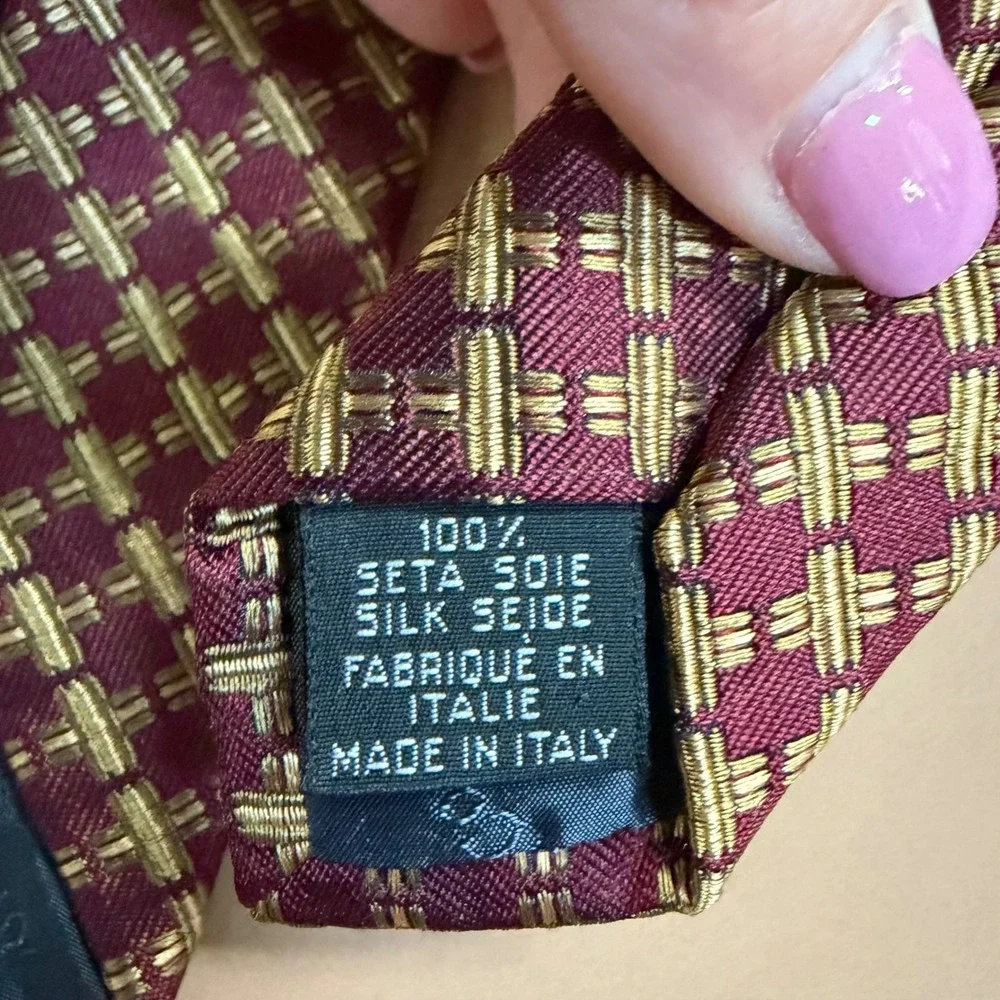 Tiffany‎ & Co Mens Burgundy Gold Geometric Silk Necktie Made in Italy Luxury Tie